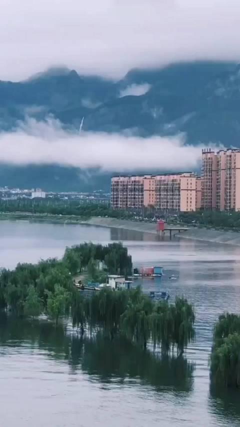 暴雨影响江西庐山再现不识庐山真面目疑是银河落九天