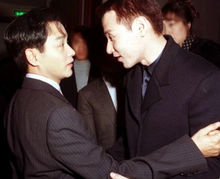 为了狂追张国荣,最后把自己追成了一线|林夕|张国荣|华晨宇_新浪新闻