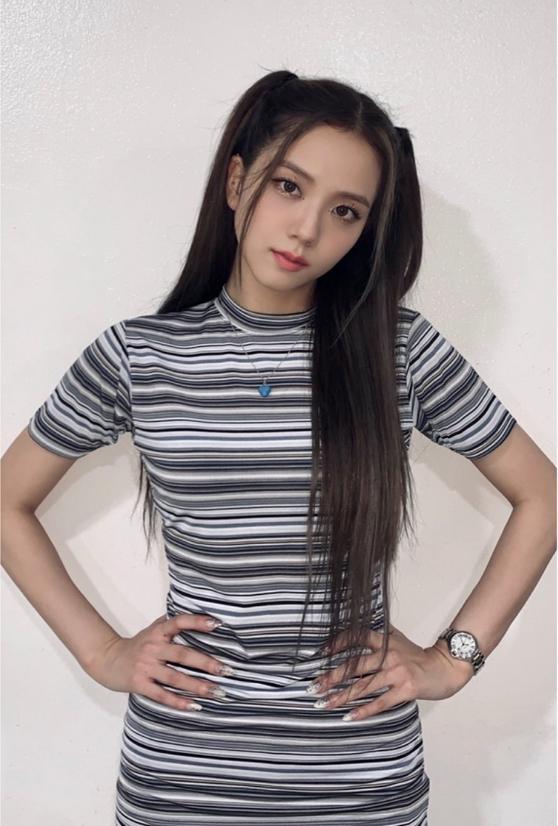 jisoo金智秀更新私服美照普通的衣服也穿得很好看颜值真耐看