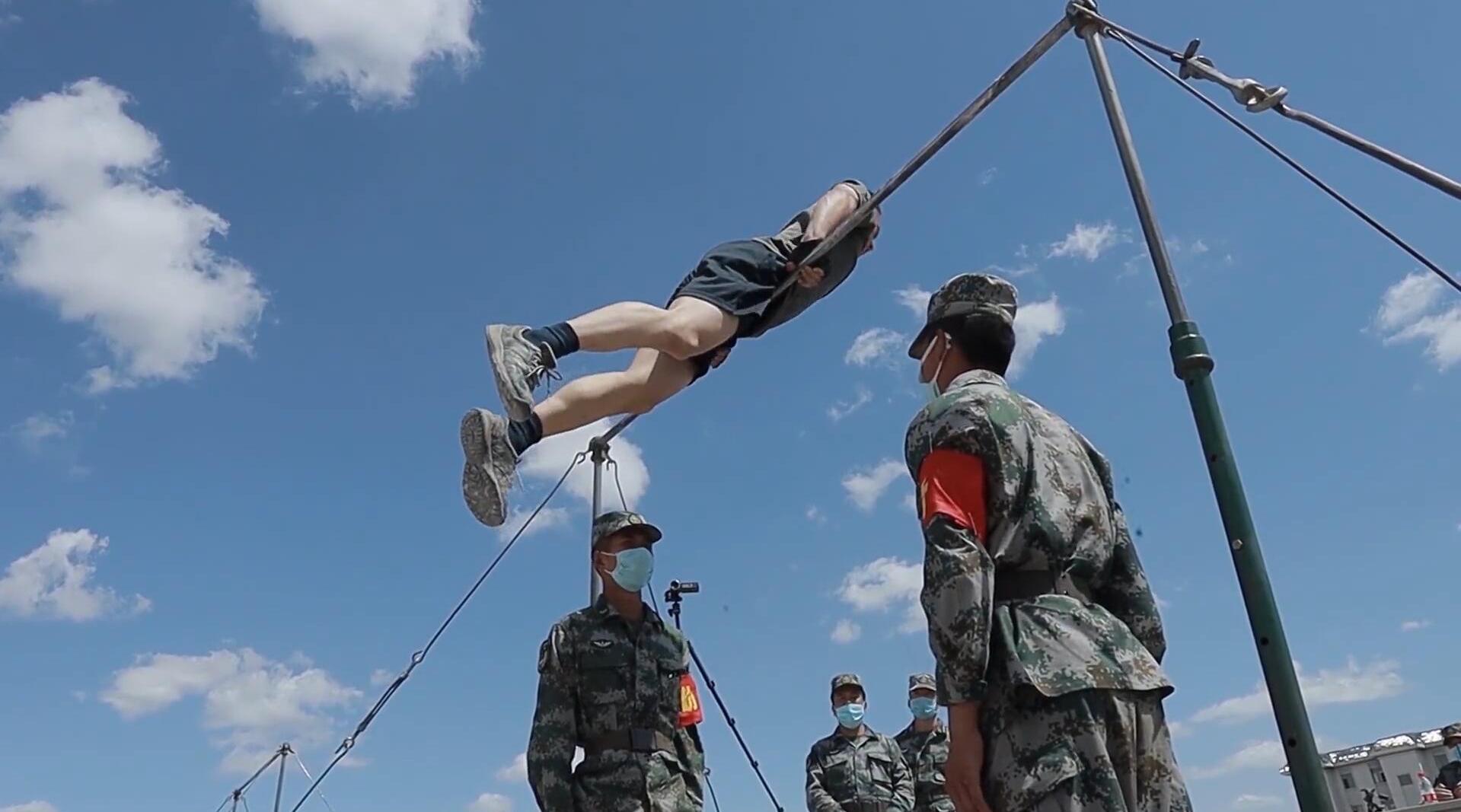 1小时24分钟18秒,单杠卷身上604个,破军分区记录,荣立三等功!