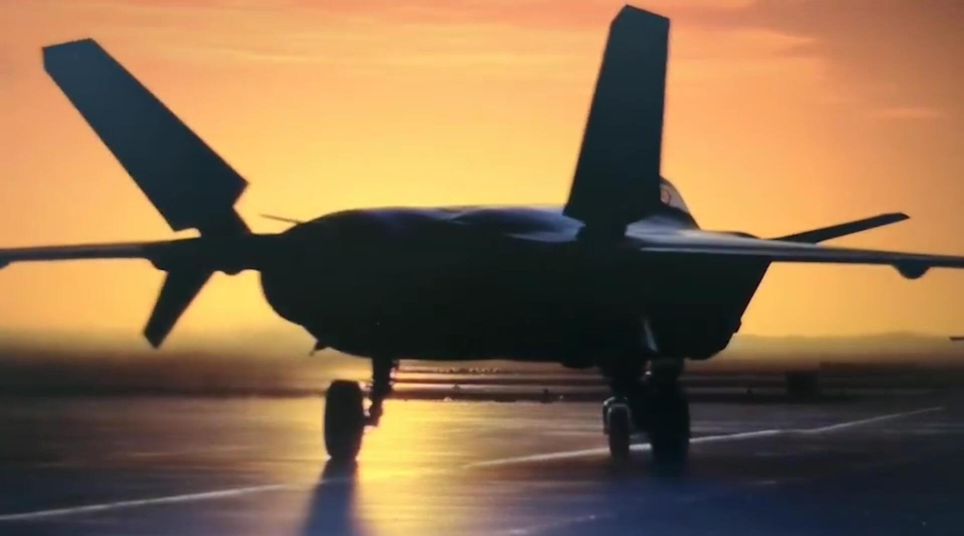 中国空军歼20战斗机在夕阳下的唯美剪影67