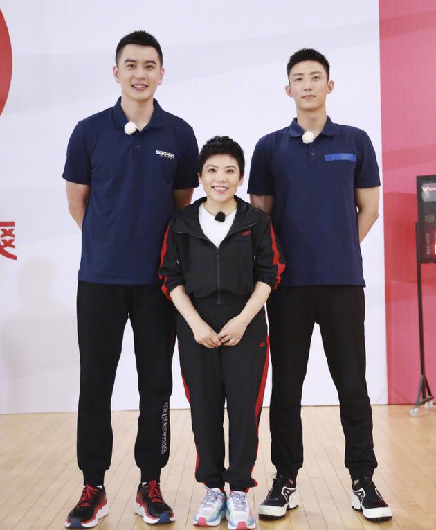 黄景瑜与邓亚萍杨鸣罕见同框三人上演最萌身高差