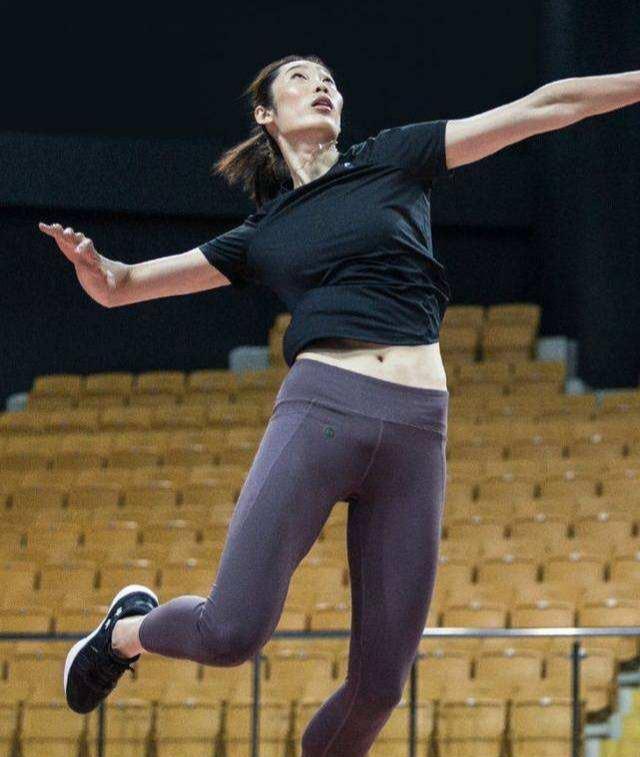 中国女排这几年在郎平的带领下再次登上了世界女排之巅,连续的拿下