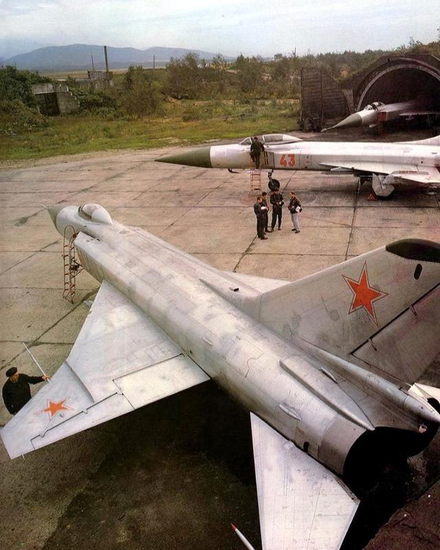 飞行员报告:驾驭苏-15截击机保卫苏联领空