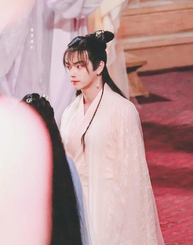 女装只有零次和无数次许凯你扮女装的样子越来越美了