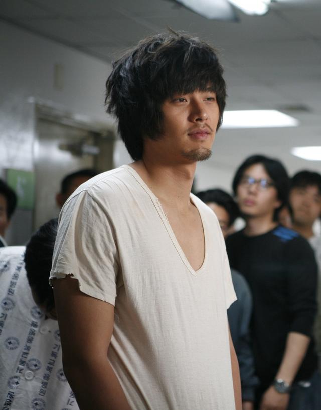 玄彬近照太平洋宽肩帅翻玄彬身材变化史为戏瘦成v脸