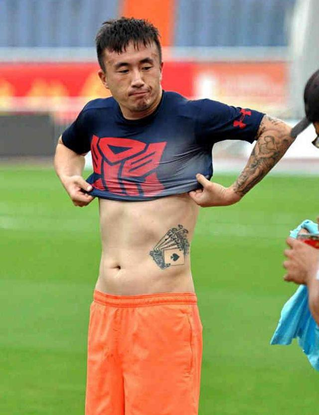 时隔两年王永珀回应腹肌问题直言体质易胖不知为何练不出来