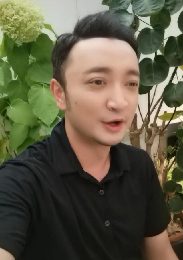 主持人小尼深夜谈心发际线后移皱纹多与娇妻结婚7年太操劳