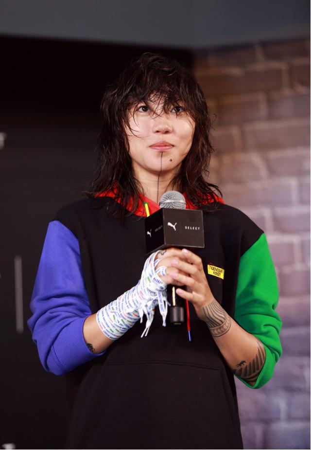 窦靖童的摇滚发型真野这么中性的搭配一般人理解不了