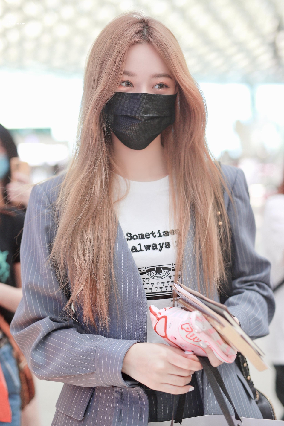 徐艺洋创3决赛后现身双眼略红肿憔悴惹人心疼