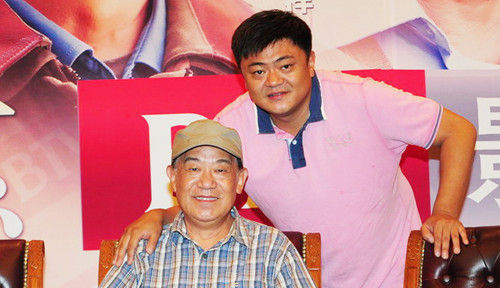 他是国家一级演员和妻子恩爱50年零绯闻如今一家四口都是演员