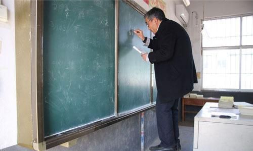 总有一个背影,让我们铭记一辈子|背影|老师|考场_新浪新闻