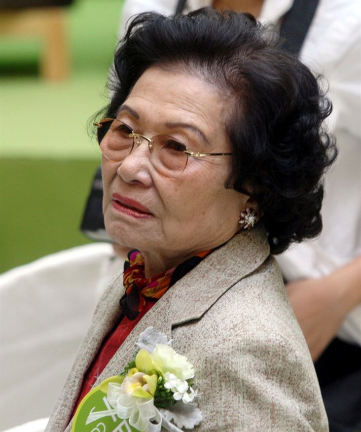 香港女富豪邝肖卿刚出生就被送豪宅90岁身价超130亿美金
