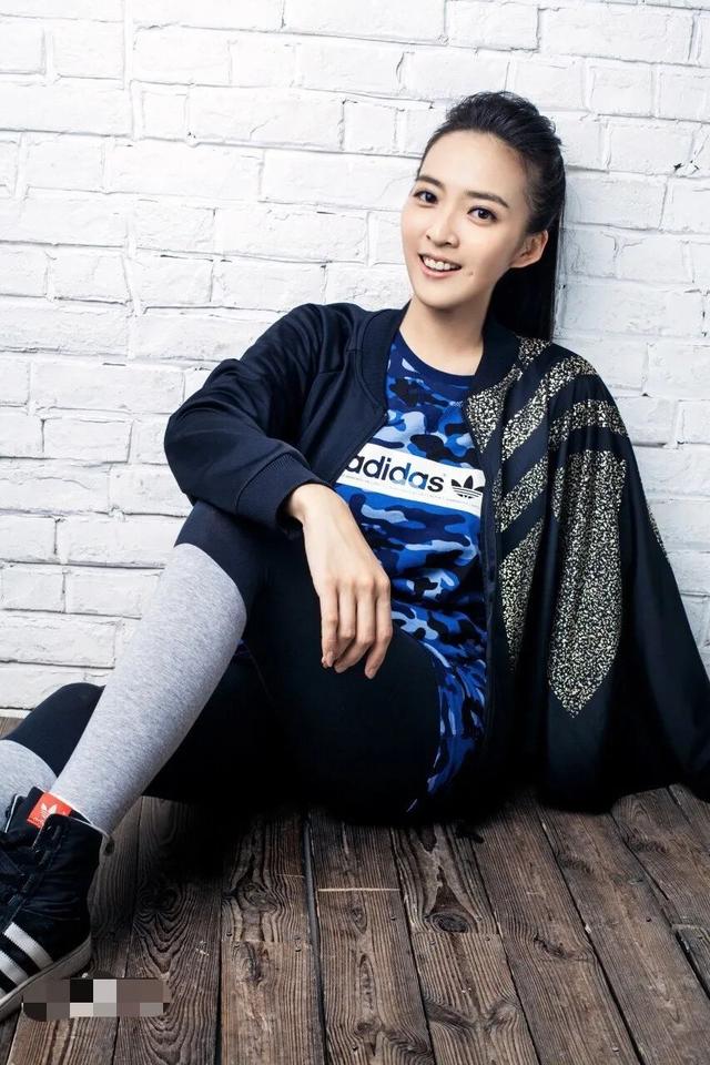 到抓烂地板的演技也能拍出来,相比之下,相声喜剧界的门槛就稍微高一些