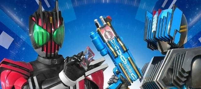 说decade对待这些老骑士就像是玩具一样,说让人家变武器就让人家变