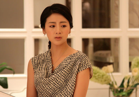 她带4岁女儿嫁小6岁男星,如今家庭美满,被丈夫宠成小公主!