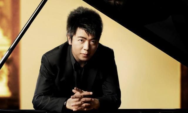 1993年11楼天台上,郎国任手持"毒药",逼郎朗:再躲你就跳下去