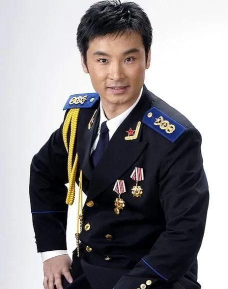 他在老家务农却用残缺双手撑起儿子的梦儿子成名后知恩反哺