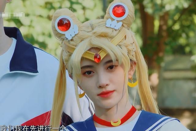 鞠婧祎化身美少女战士,当她和贾玲站一起,身高多少一看便知__财经头条