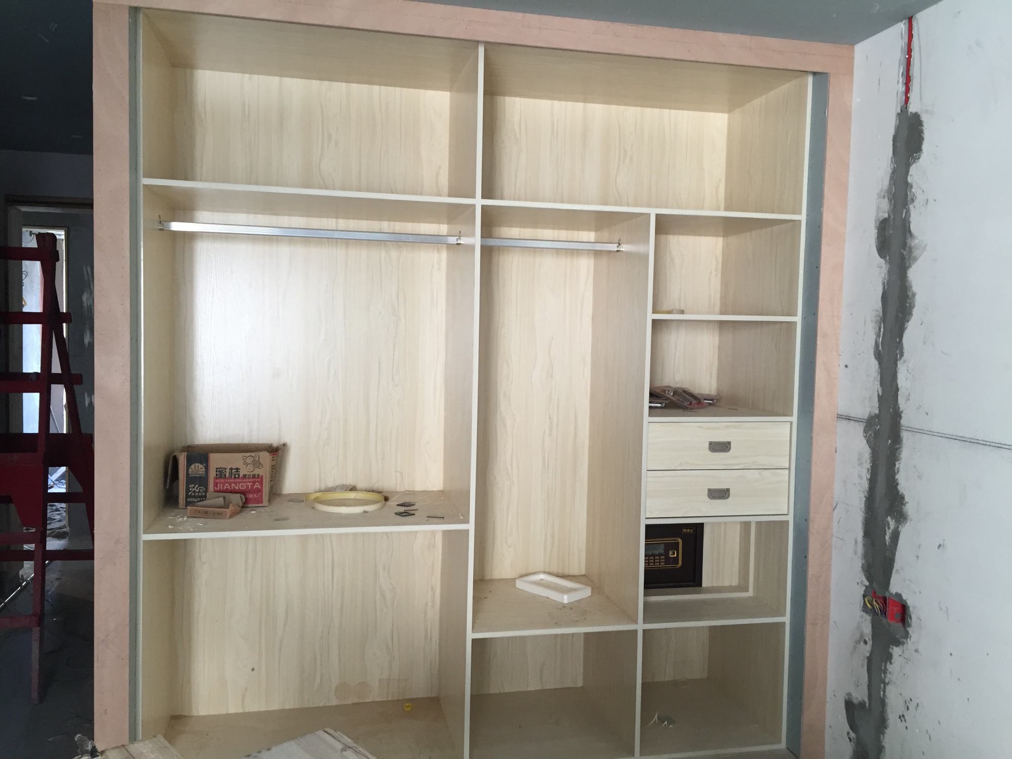 老木工说出真相,才知我家装错|免漆板|板材|衣柜_新浪新闻