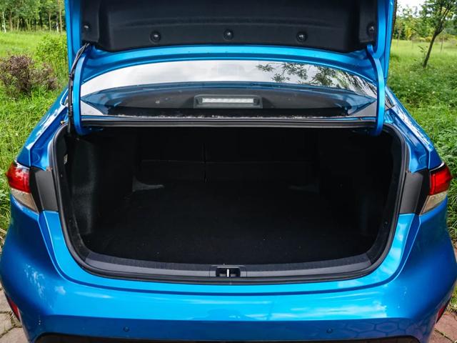 试驾广汽丰田雷凌双擎科技版