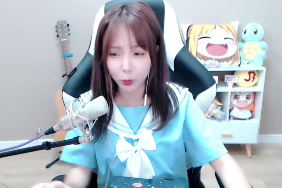 不得不说小米粥日常的直播确实有些口无遮拦,当初就因为言语不当被