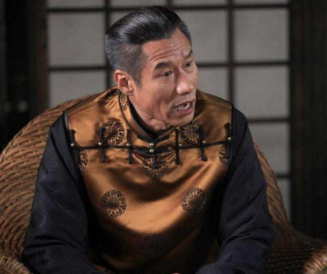 演技不输陈宝国,42岁因《大宅门》爆红,妻子偷户口本与他结婚