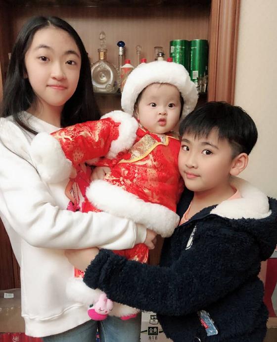 女星11岁偶像团体出道爆红,嫁富商隐退多年,今现身模样大变|蒋中一