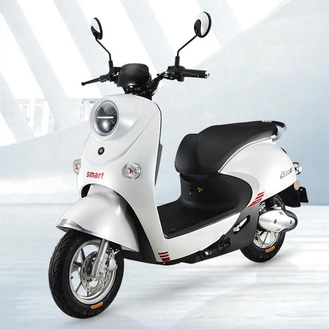 爱玛推出新电动车爱橙q500,配备60v20ah电池,最大续航达75km!