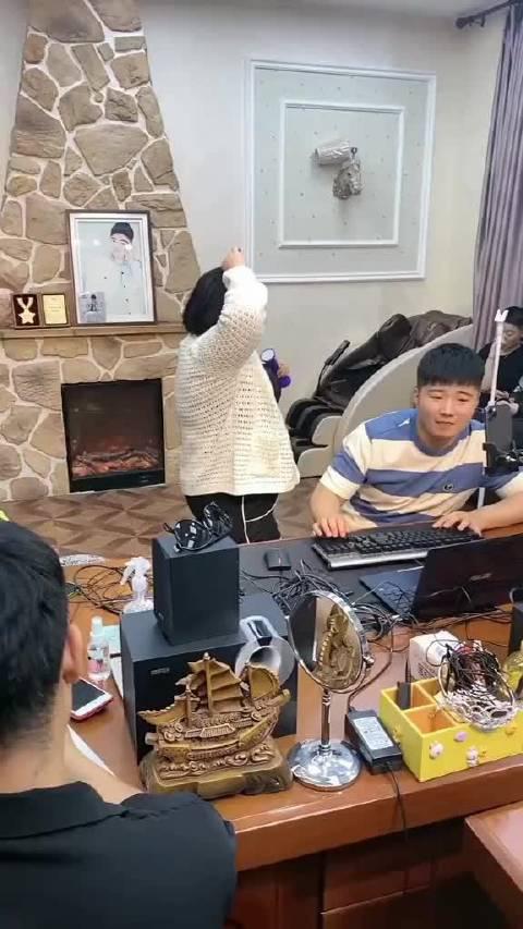 爆:白小白参加央视星光大道助阵伊莹『高清』