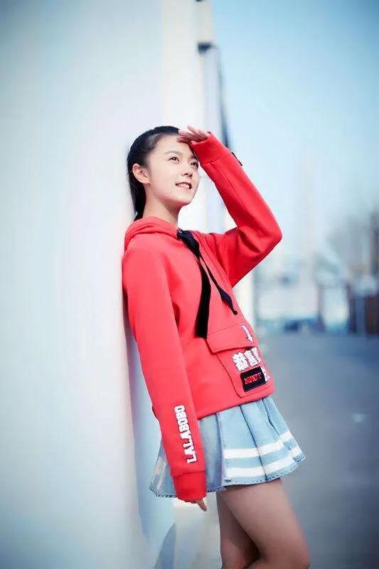 赵今麦人脉真心不错有两位艺人给她加油人缘太好了