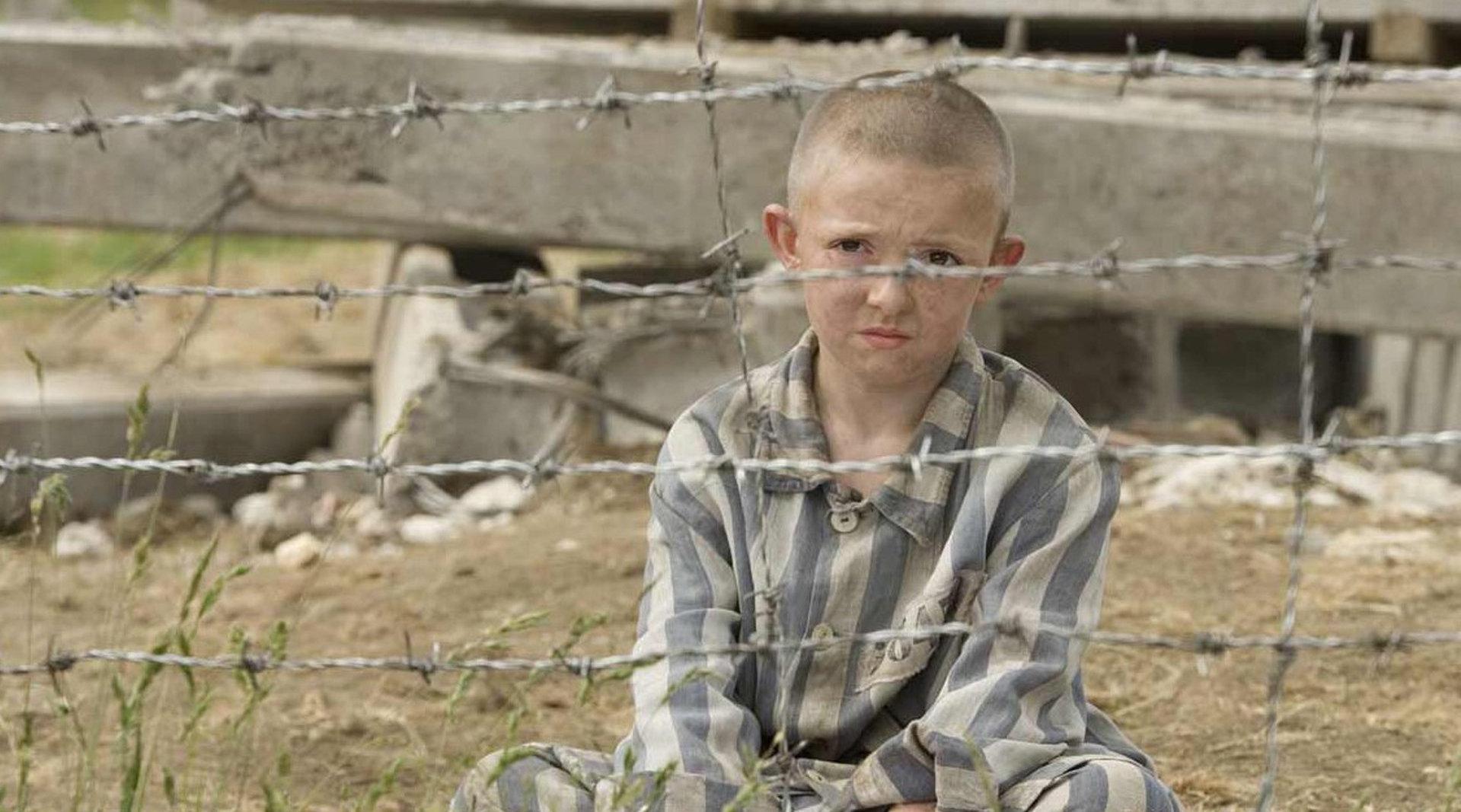 军官儿子误闯集中营,被当犹太人推进焚烧炉,这部电影令人绝望!