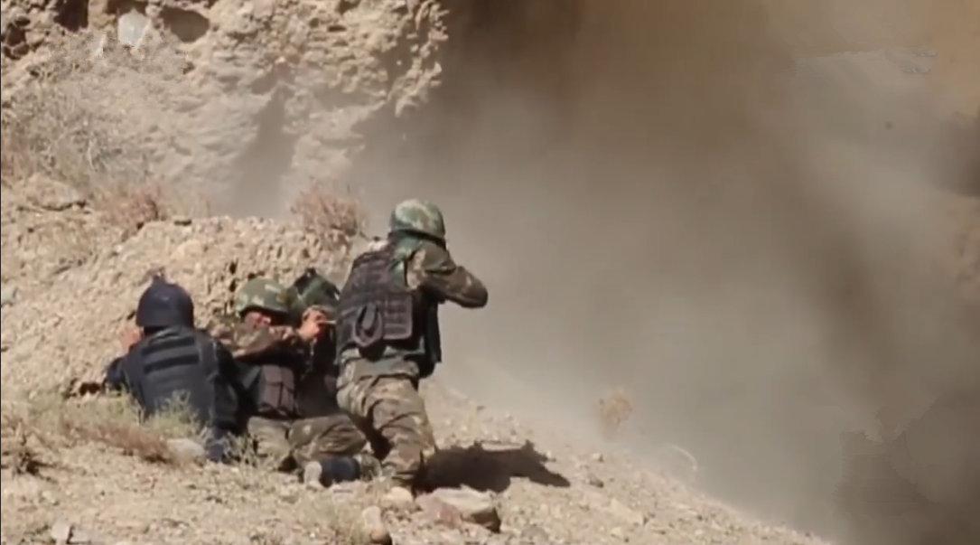 武警反恐战斗现场:8名暴恐分子被堵在山洞