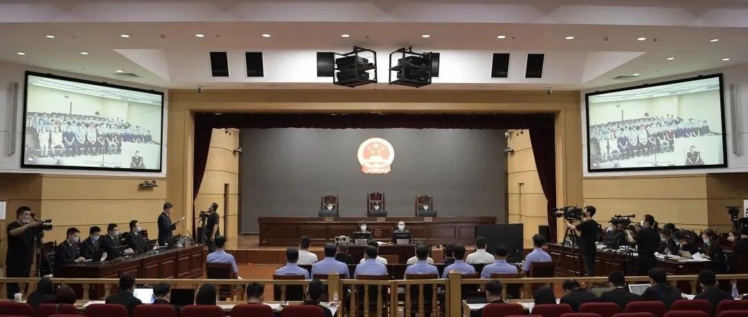 颜锦等34人涉嫌犯组织,领导,参加黑社会性质组织等罪一案一审开庭