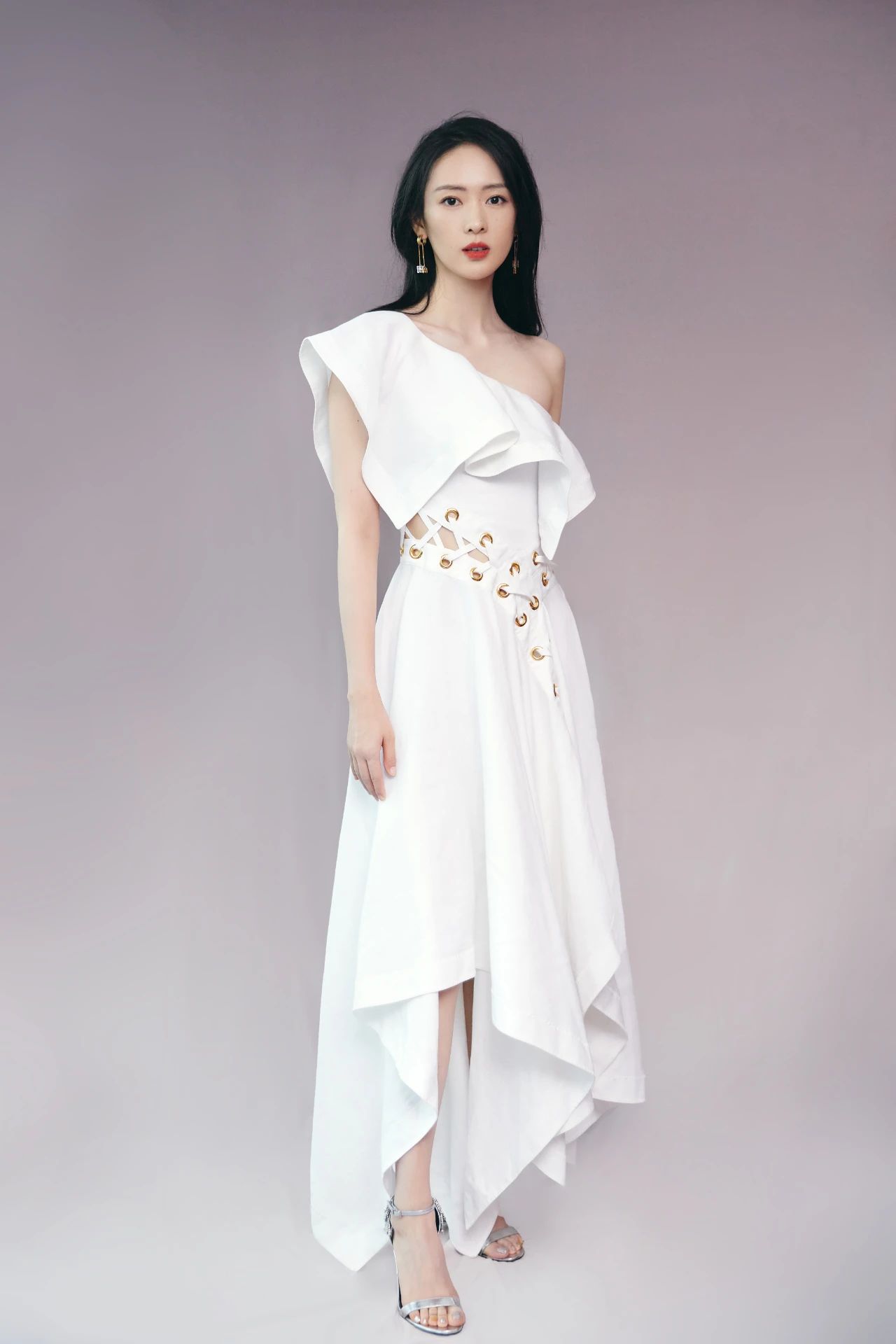 三十而已:童瑶这身斜肩礼服裙,真有30吗?