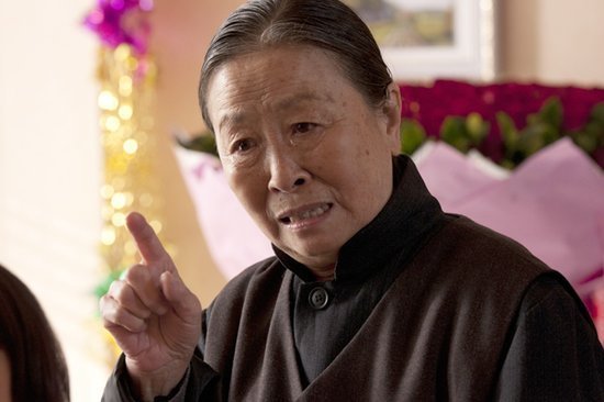 苦情老戏骨要转型,83岁张少华登上杂志封面,气场全开好洋气