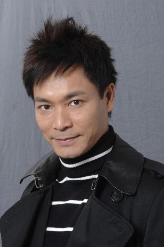 他曾红极一时,唯一靠演傻子获视帝的演员,如今堪称人生赢家