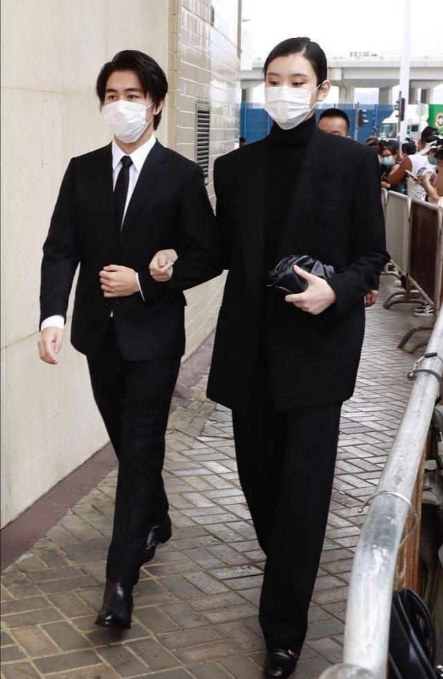 赌王葬礼仨儿媳着装礼仪,奚梦瑶超模风被批,跟二三房儿媳学着点