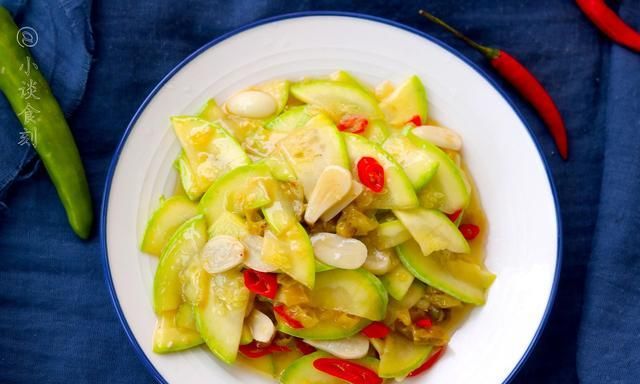 补水最多的蔬菜不是黄瓜,而是它,天热要多吃,2块钱就能炒一盘|西葫芦