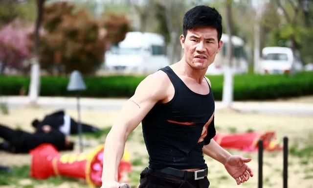 猎鹰突击嘎子哥谢孟伟海外刀尖舔血战狼票房神话为何难延续