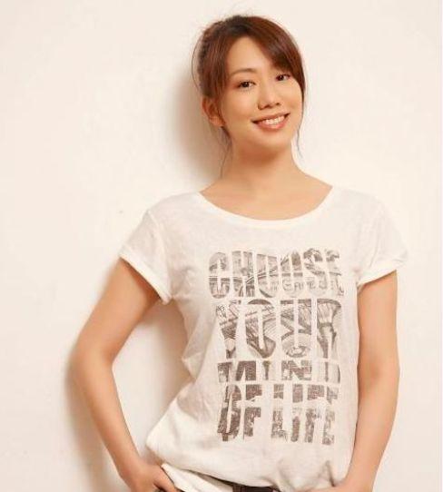 她16岁被成龙培养,因长相饱受争议,却能嫁豪门生活幸福美满|吴辰君