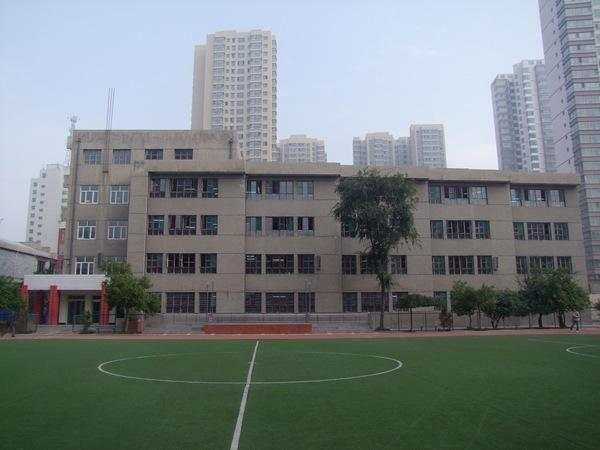 家长参加青海省西宁市北大街小学毕业庆典有感