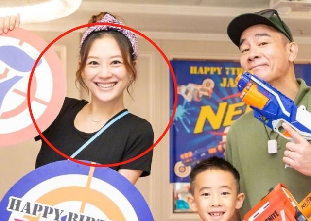 应采儿再次当妈,看见她的素颜照后