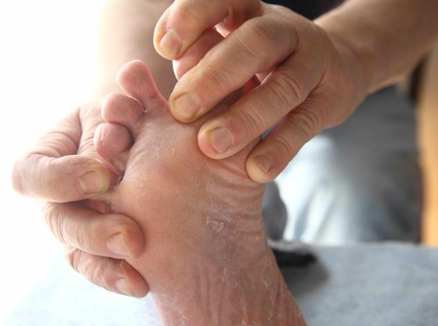 双脚若出现4个迹象,警惕糖尿病足来报道