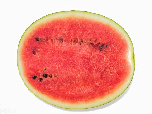 今天才知道,水果店为什么总是把西瓜切开买?背后的猫腻还真不小
