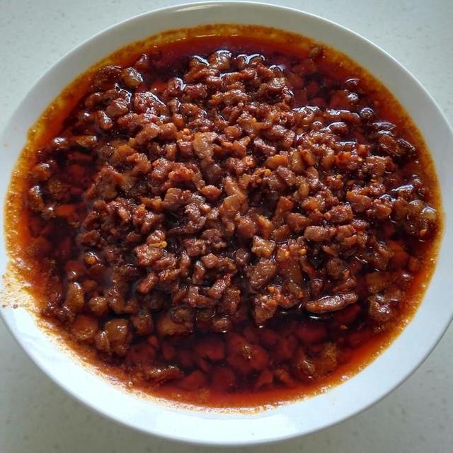 万能肉臊子,拌面拌饭,夹馍都好吃.一次多做些,保存半年不会坏