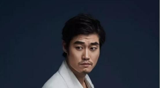 他从喜剧谐星变身成肌肉男,连韩寒都说他值得更红|张本煜|谐星|韩寒