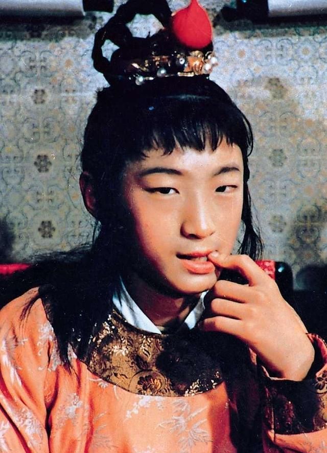 《红楼梦》里,贾探春和贾环是亲姐弟,为何格局差异会那么大?