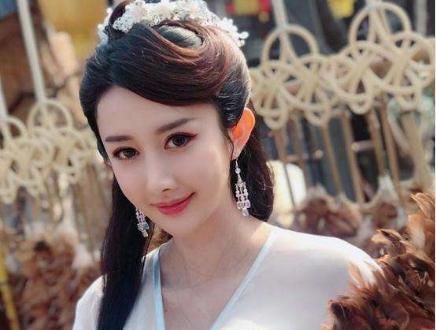 她的名字叫做文梦洋,在电视剧从无敌当中,出演的只是一个配角.