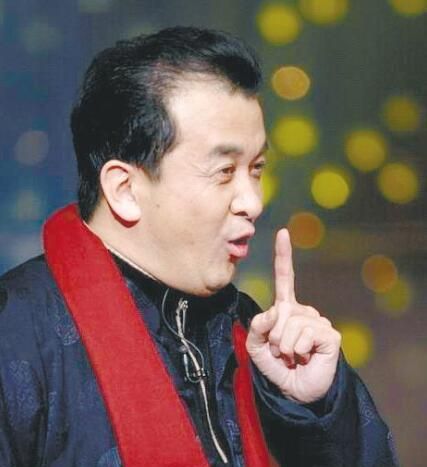 着如何创作的黄宏,给大家表演了自己创作的第一部《姜大叔保猪场》